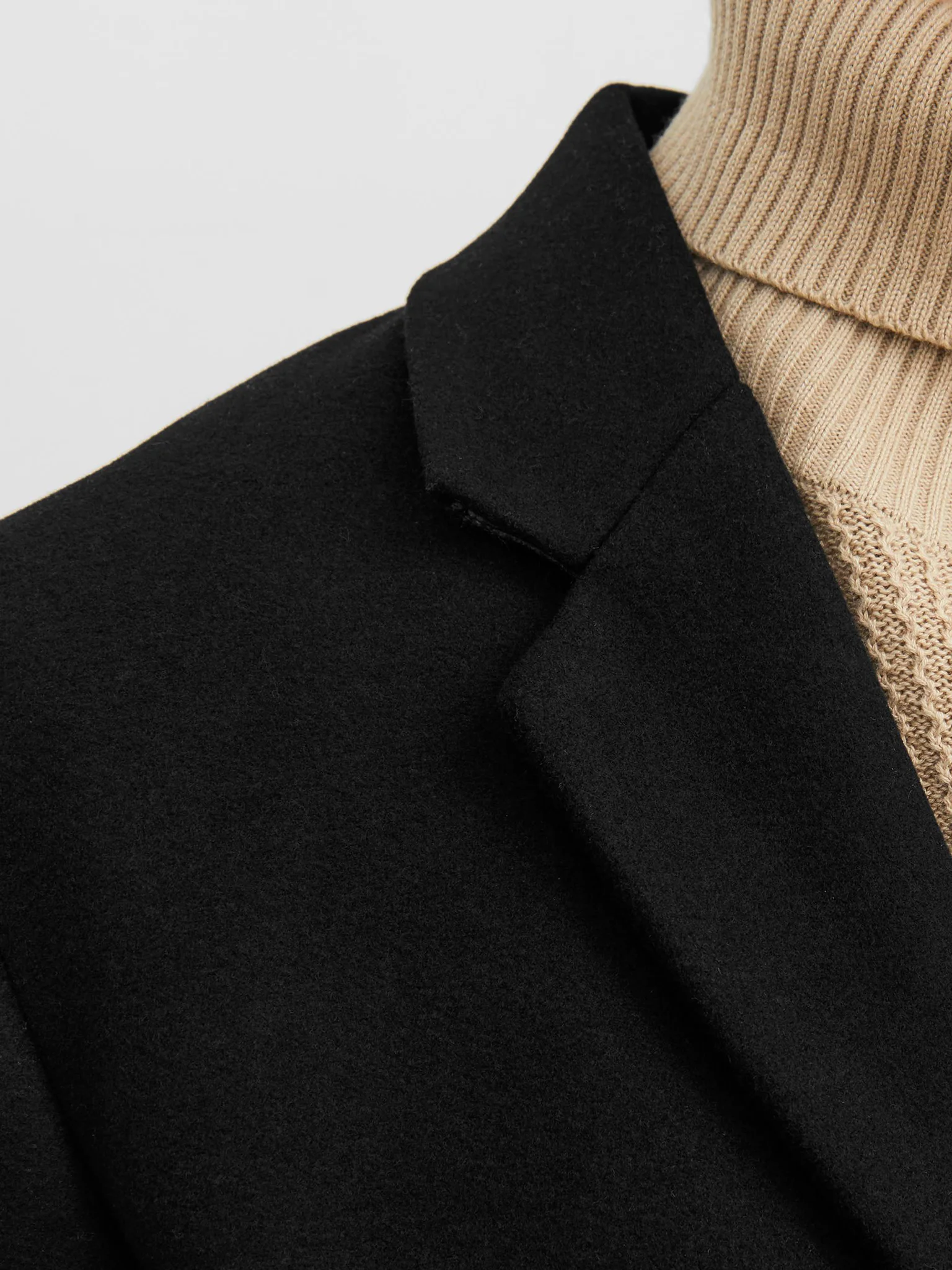 Palton bărbați Jack & Jones negru – detalii și material